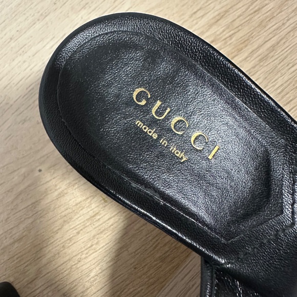 Gucci Marmont Padded Chevron Matelassé Leather Thong Sandal – Black - Picture 6 of 8